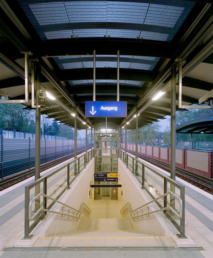 S-Bahn Station und EKM Wohltorf (2)