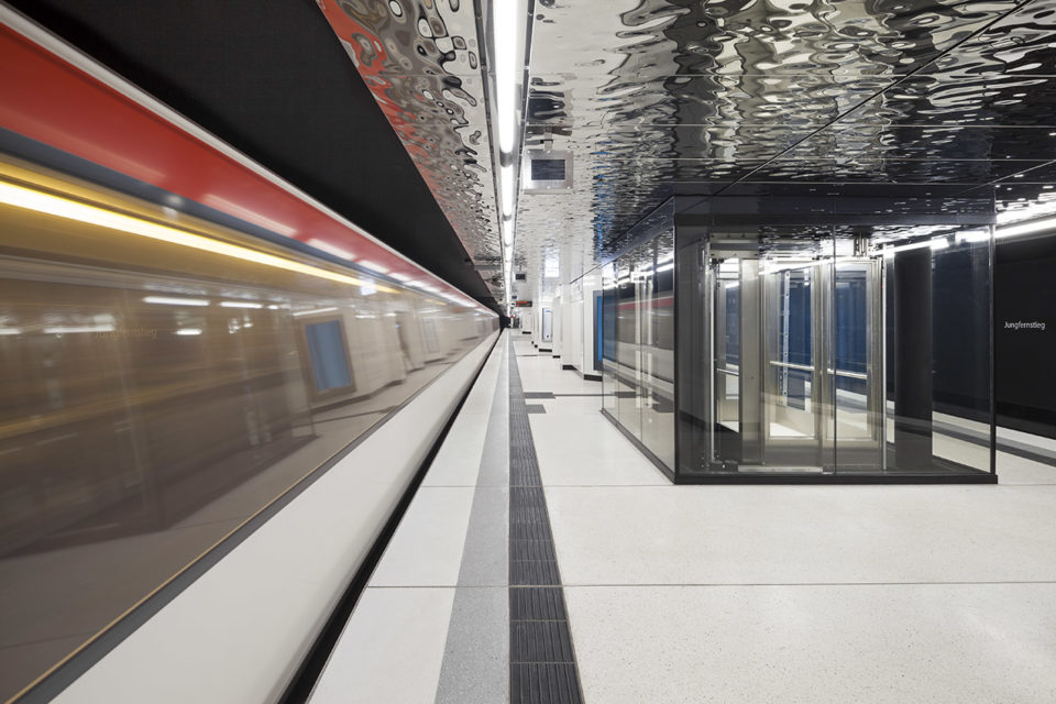 WRS U-Bahn Haltestelle Jungfernstieg U1 Umbau Bahnsteig Aufzug