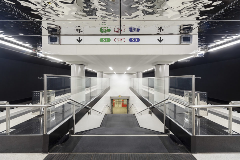 WRS U-Bahn Haltestelle Jungfernstieg U1 Umbau Bahnsteig Treppe